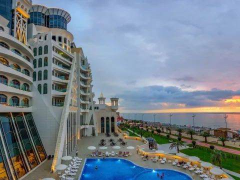 The Grand Gloria Hotel